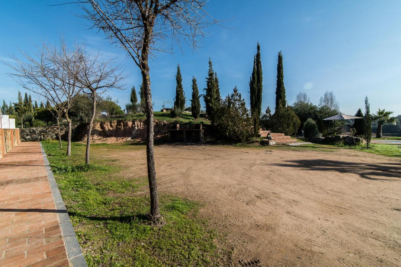 Отель El Pueblo De Leo Бадахос Экстерьер фото